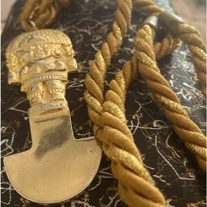 VINTAGE GOLD PLATED MADE IN PERU AZTEC MAYAN
PENDANT PAPERWEIGHT 1984